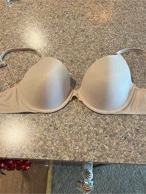 Victoria's Secret Light Beige Nude T-Shirt Bra